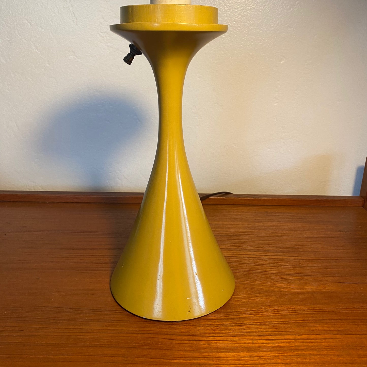 Laurel Lamp Co Yellow Mushroom Table Lamp